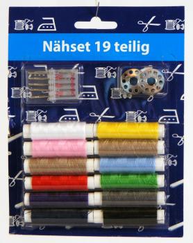 19tlg. Nähset / 12 Rollen Garn, 5 Nähmaschinennadeln, Rundkolben, 2 Metallspulen