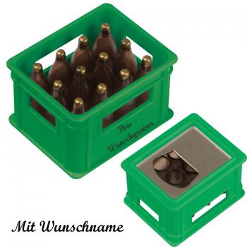 Flaschenöffner mit Namensgravur - in der Form eines Bierkastens - Farbe: grün