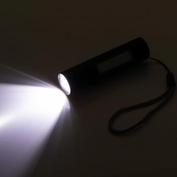 Taschenlampe mit Akku / mit seitlichen COB Licht / Farbe: schwarz