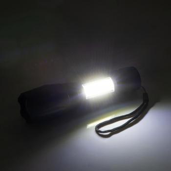 Taschenlampe mit Akku / zusätzlich mit seitlichen Licht / Farbe: schwarz