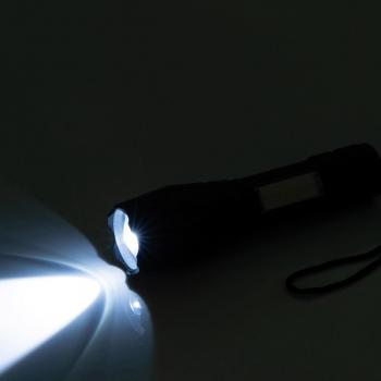 Taschenlampe mit Akku mit Gravur / zusätzlich mit seitlichen Licht / schwarz