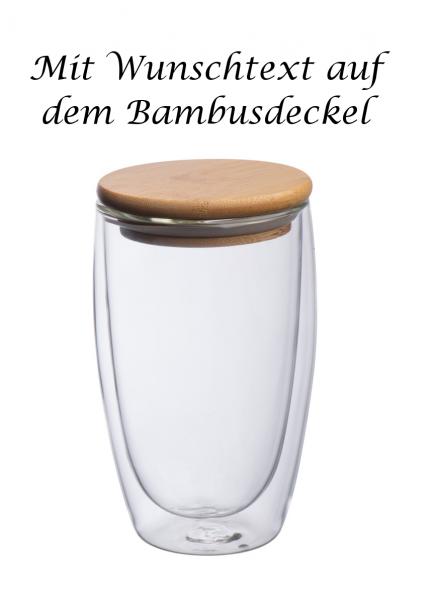 Doppelwandiges Glas mit Gravur / Füllvermögen: 500 ml / mit Bambusdeckel