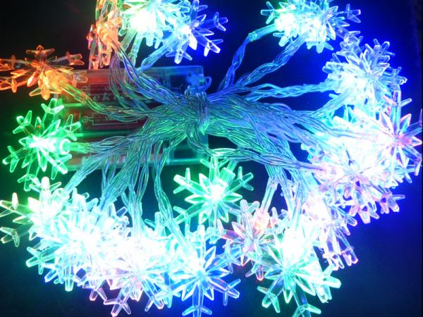 LED-Lichterkette "Schneeflocken" mit 30 farbigen LED's / für innen