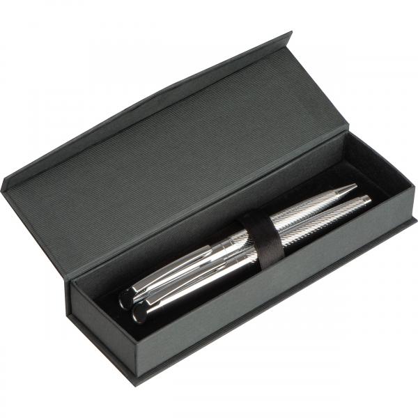 Schreibset / mit chromglänzenden Kugelscheiber und Rollerball im Geschenketui