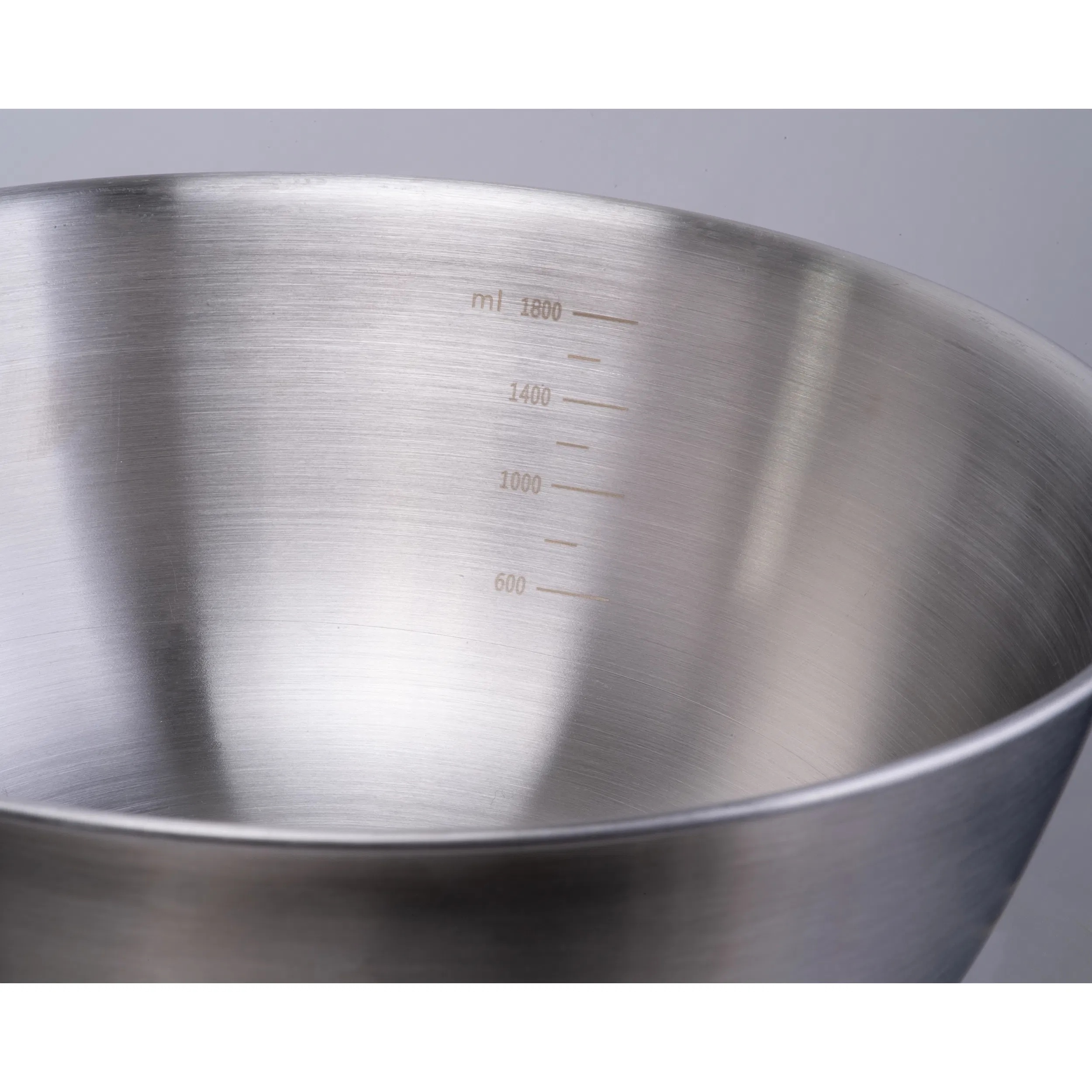 Salatschüssel mit Gravur / aus Edelstahl mit Bambusdeckel / 2.000 ml