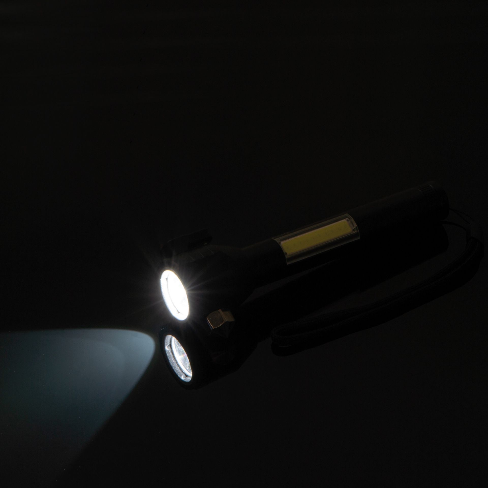 Wiederaufladbare COB-Metall-Taschenlampe / mit Sicherheitshammer, Gurtschneider