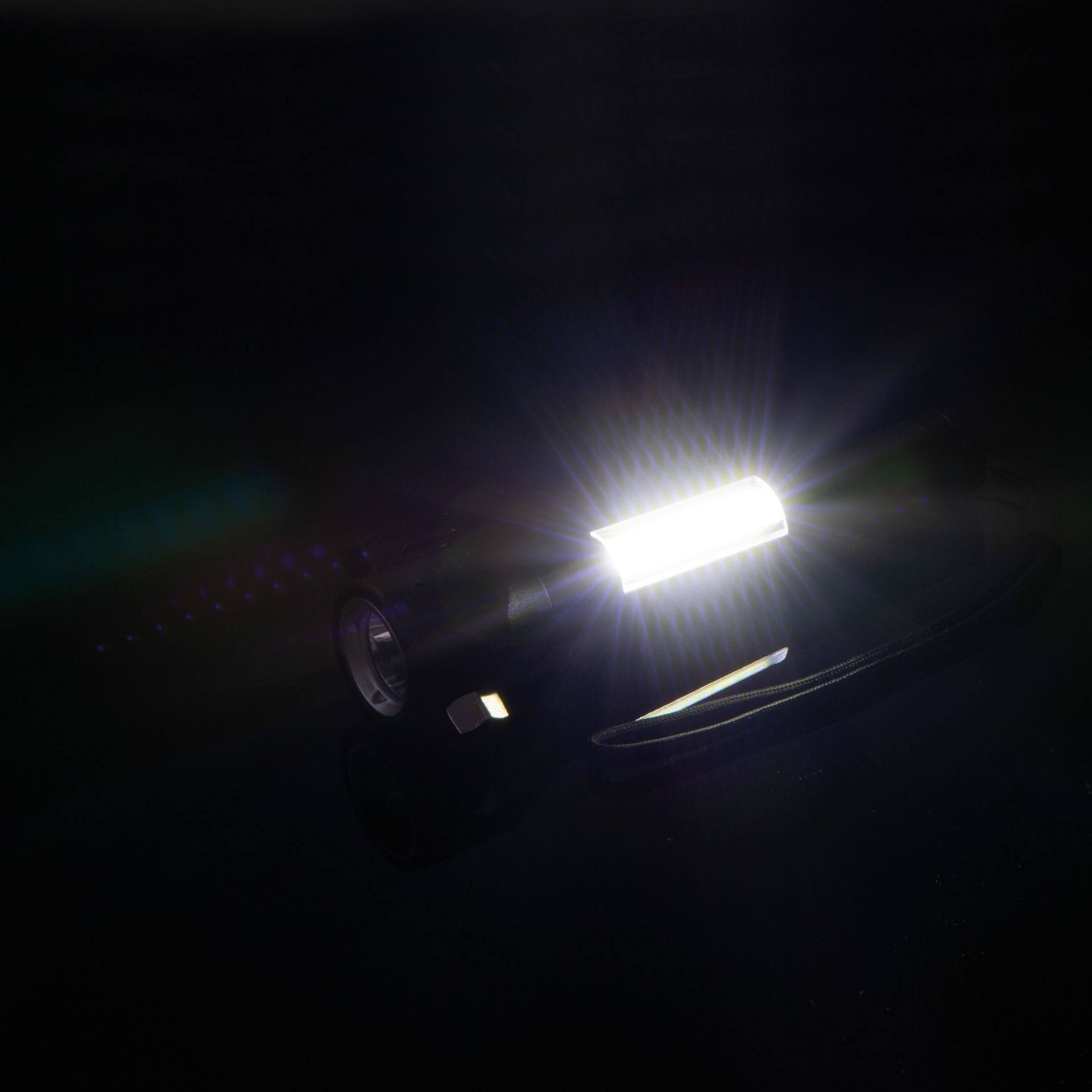 Wiederaufladbare COB-Metall-Taschenlampe / mit Sicherheitshammer, Gurtschneider