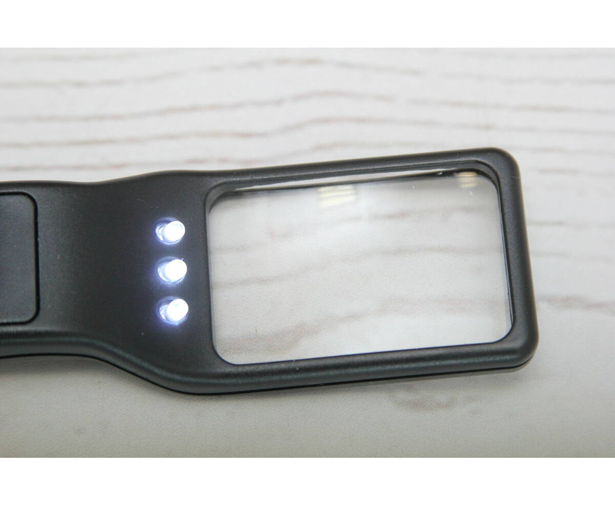 Lupe / Vergrößerungsglas / mit LED-Beleuchtung / 3-fache Vergößerung